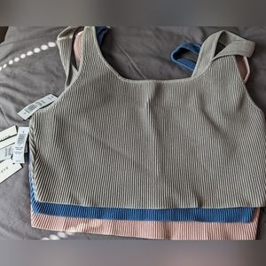 Babaton (Aritizia) Sculpt Knit Crop Tank